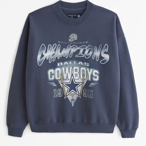 Brand new Dallas Cowboys Graphic Crew Sweatshirt from Abercrombie & Fitch!!